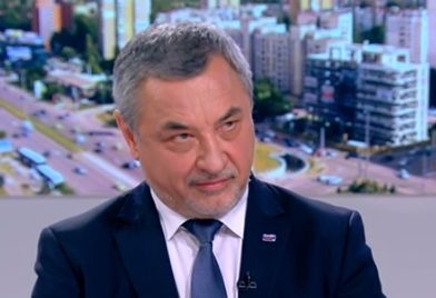 Нервите на Симеонов не издържаха - закани се на Божо Кравата и направи на пух и прах фирканите туристи в Слънчев бряг!