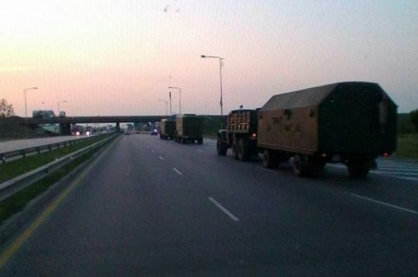 Само в БЛИЦ! Колона военна техника по Ботевградско шосе хвърли в смут столичани (СНИМКИ)