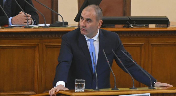 Цветанов остро атакува президента