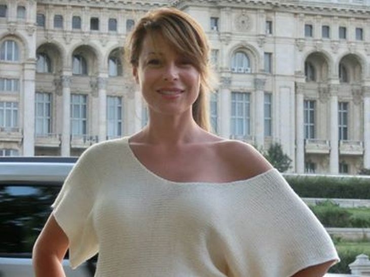 Водещата Мира Добрева по спешност в болница в Италия!