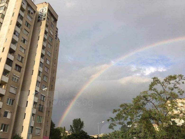 Рядко многоцветно явление впечатли пловдивчани (СНИМКИ)