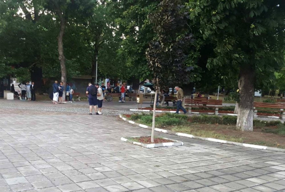Затишие пред буря? Шепа асеновградчани се събраха на поредния протест (СНИМКИ)