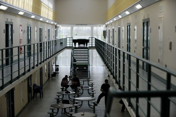В Шотландия се разгаря расистки скандал: затворници лъжат, че са евреи, за да получат по-добра дажба 