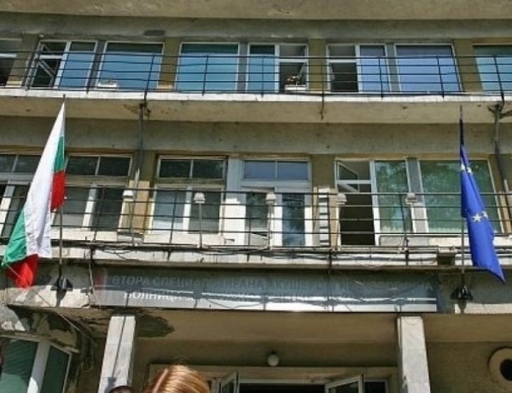 Пред "Шейново" гъмжи от хора, ето какво се случва!