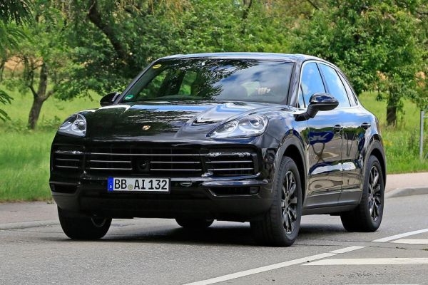 Първи СНИМКИ на новото Porsche Cayenne  