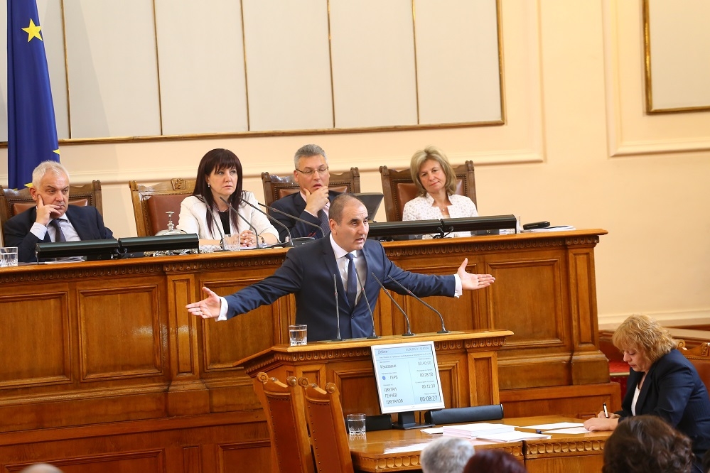 Ето кои са най-устатите депутати! Ще се изненадате кой говори най-много и кой най-често взима думата