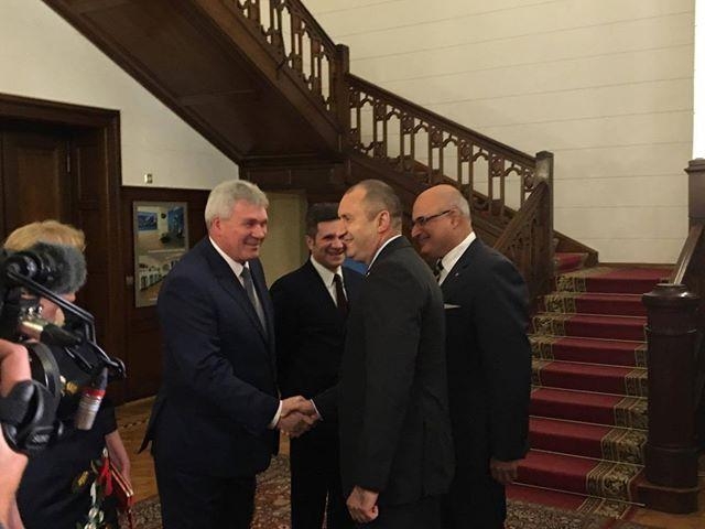 Румен Радев се срещна с българите в Полша и разкри защо ще участва в инициативата "Три морета" (СНИМКИ)