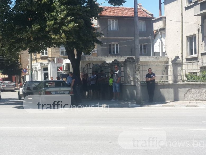 Авери на Перата окупираха съда в Асеновград (СНИМКИ)