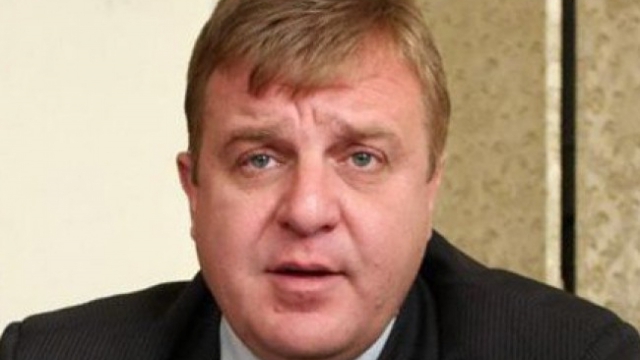 Каракачанов с призив по казуса с новия изтребител 