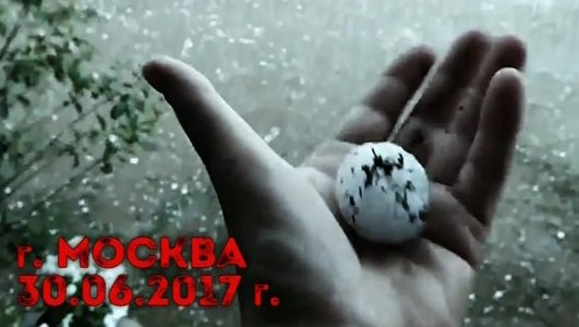 Руснаците с незапомнено лято - сняг, бури, торнадо и градушки раздират страната 