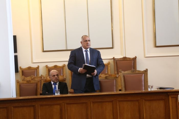 Нинова захапа Борисов за бежанците и Меркел, ето какво отговори премиерът (СНИМКИ)