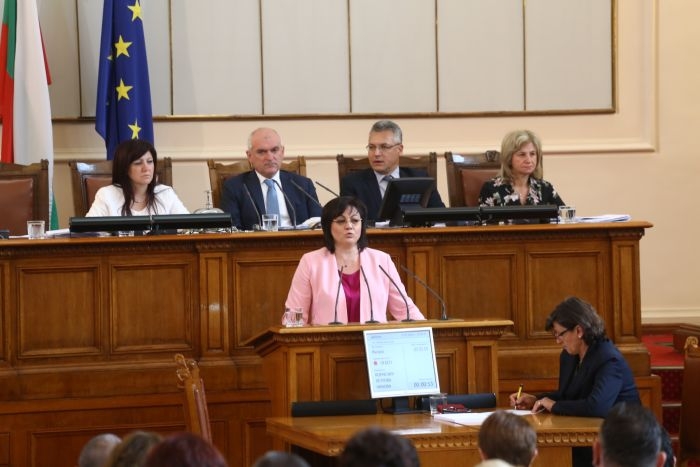 Нинова захапа Борисов за бежанците и Меркел, ето какво отговори премиерът (СНИМКИ)