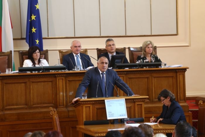 Нинова захапа Борисов за бежанците и Меркел, ето какво отговори премиерът (СНИМКИ)