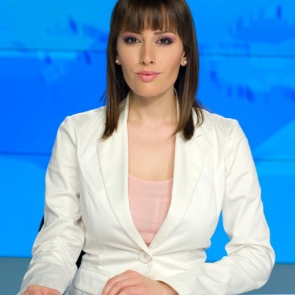 Лили Боянова взриви bTV с къси гащи, колежките й бесни от завист