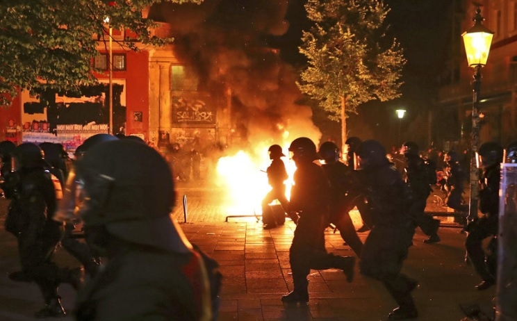 Ето така изглежда Хамбург след протеста на антиглобалистите - погром, мародерство, разруха (СНИМКИ)