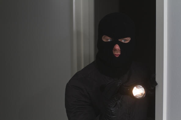 Крадците на банкомата са избягали през прохода "Папаз чаир" към Гоце Делчев 