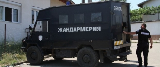  Два камиона с жандармерия и полиция нахлуха в ромския квартал на Дупница