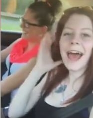 Красива чехкиня загина пред очите на стотици в мрежата (ВИДЕО 18+)