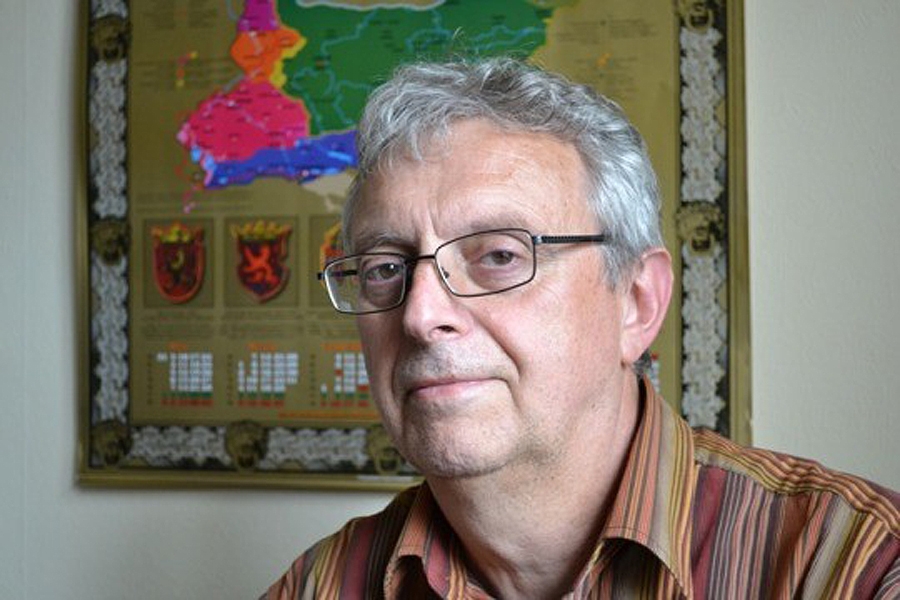 Режисьорът Николай Акимов пред в. "ШОУ": Тъжни и смешни са нашите паметници на Кирил и Методий! Живеем в митове...