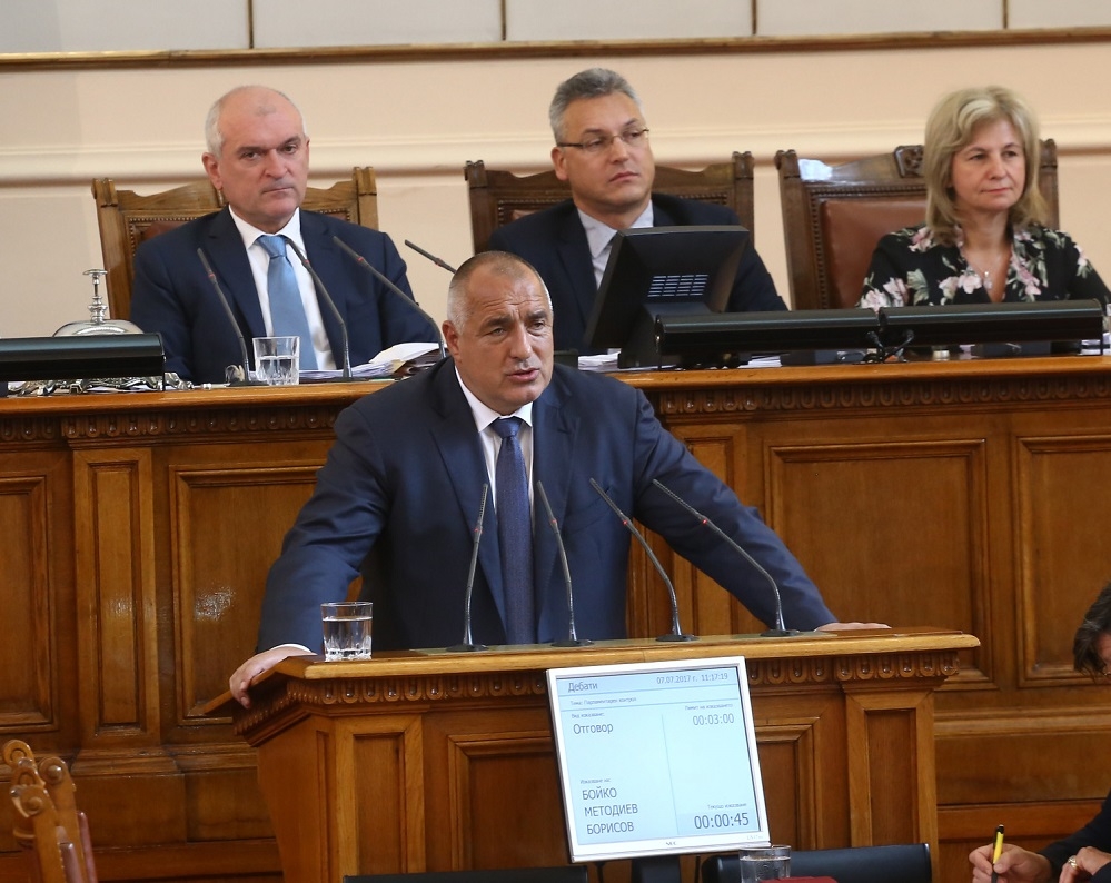 Борисов вече е в парламента, ще отговаря на Нинова за...