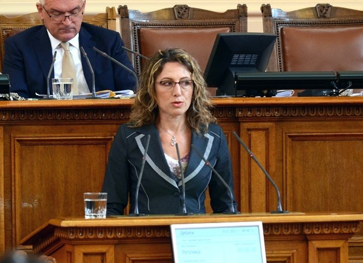 Бижу от ГЕРБ с интригуващ дебют в парламента! (СНИМКА)