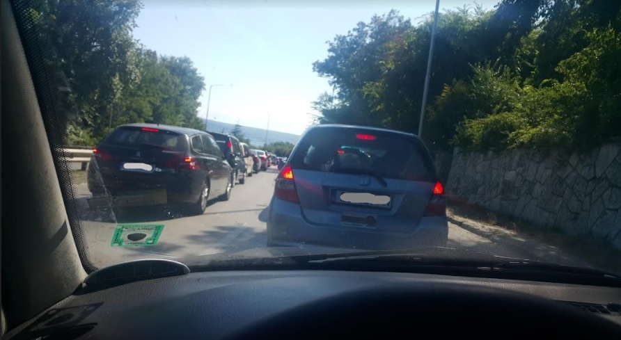 Катастрофа по пътя Златни пясъци - Варна! Двама са откарани в болница!