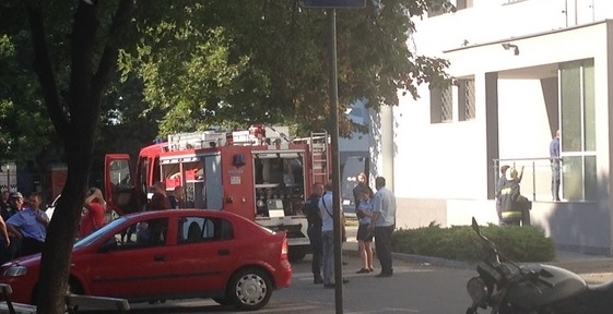 Извънредно! Гъст дим във варненската служба „Миграция” вдигна на крак полицията