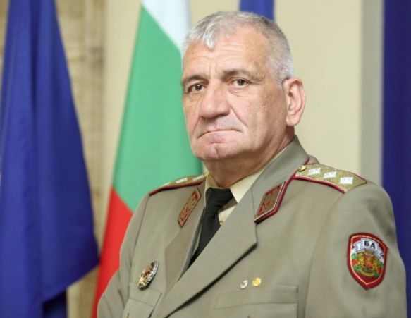 Началникът на отбраната отхвърли твърденията за външна намеса и корупция при избора на нов тип изтребител