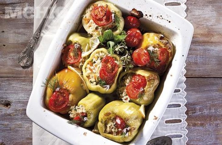 Топят се в устата! Неимоверно вкусни пълнени чушки с ориз
