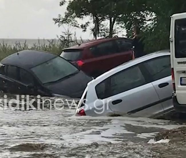 Виктор Николаев директно от Гърция описа ада в южната ни съседка, причинен от циклона "Медуза" (СНИМКИ/ВИДЕО)