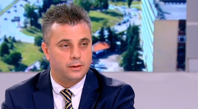 Юлиан Ангелов: Грози ни заплаха ако чужденците си купуват земя у нас