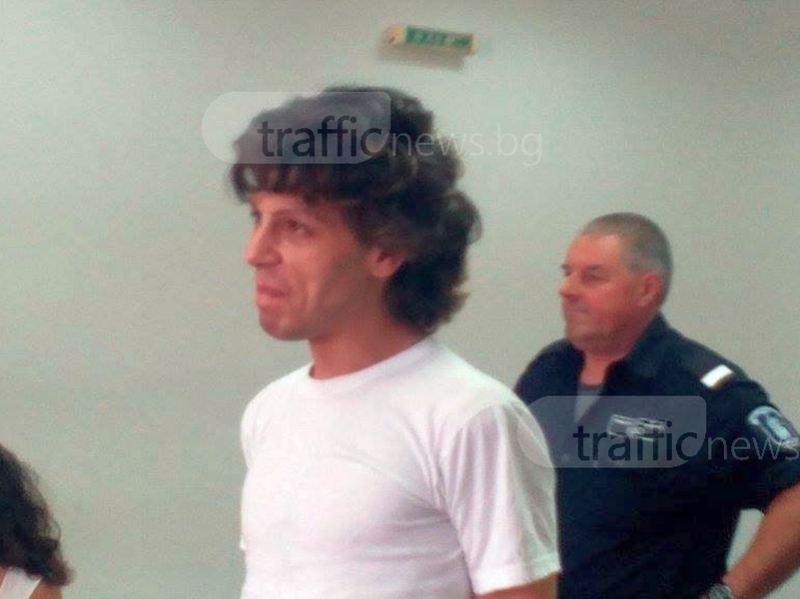 Търсят жертви на травестита Благовест в Пловдив