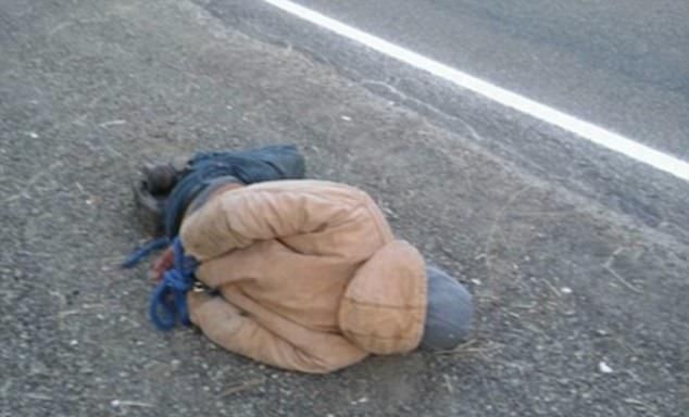 Попадна на грешния човек! Нагъл обирджия седна дори да закусва в чужда къща, но собственикът се върна ненадейно (СНИМКИ) 