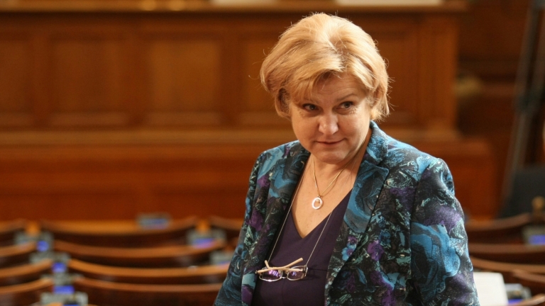 В парламента се изпокараха за плащанията кеш