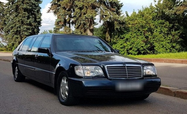 Продават лимузината Mercedes на Елцин