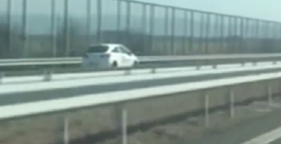 Какво става?! Спипаха втора шофьорка да кара с бясна скорост в насрещното по магистралата (ВИДЕО)