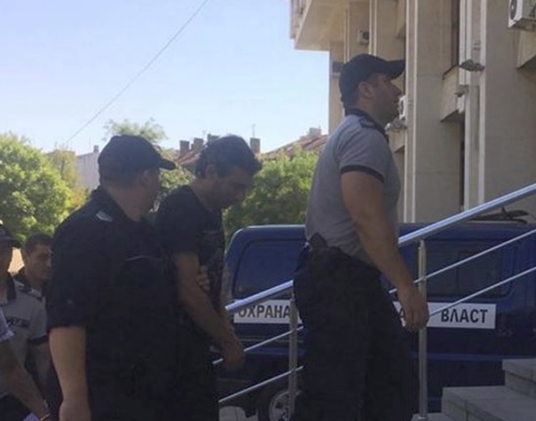 Почна делото срещу жесток алоизмамник, заплашвал старица по телефона, че ще взриви апартамента й