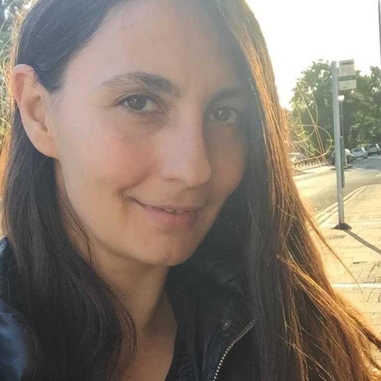 Само в БЛИЦ! Цеци "Клизмата" се оказа международна аферистка, зарибява мъже в нета и им обира парите