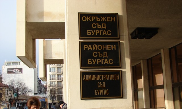 Дърт датчанин удари кьоравото в Бургаско! Тарикатът Курт даде само 100 заема, а спечели 400 бона чисти пари, но после...  