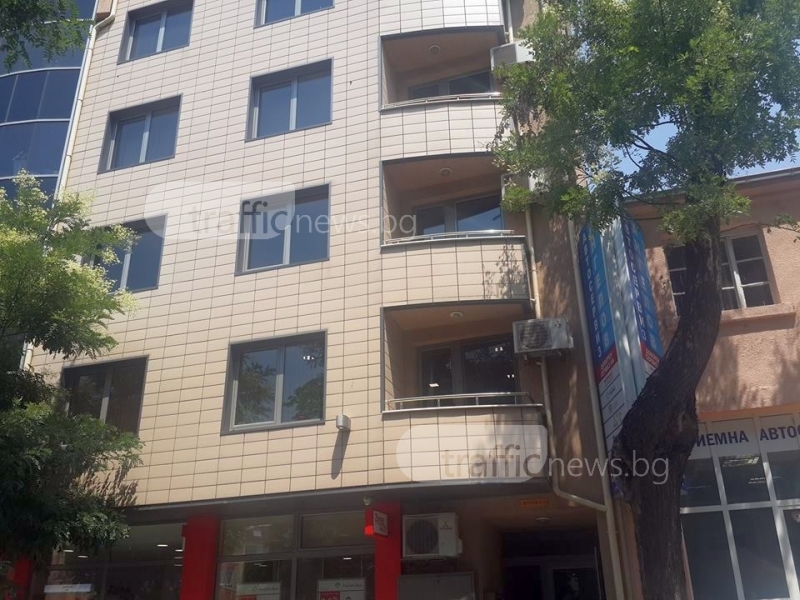 Страхотна драма в Пловдив: Мъж се барикадира, размахва оръжие и заплашва да убива наред! (СНИМКА)