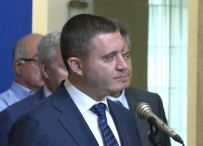 Владислав Горанов с важно съобщение за клас "Прослужено време" след срещата с работодателите!  