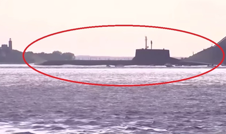  Die Welt: Руски черен гигант пори вълните на Балтийско море, плажуващите гледат и не вярват на очите си (СНИМКИ/ВИДЕО)