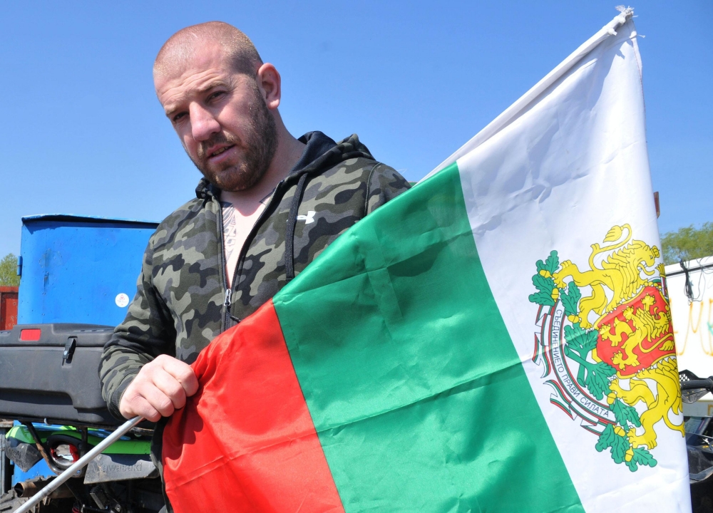 Ексклузивно и първо в БЛИЦ! Арестуваха Динко за побой в Първомай