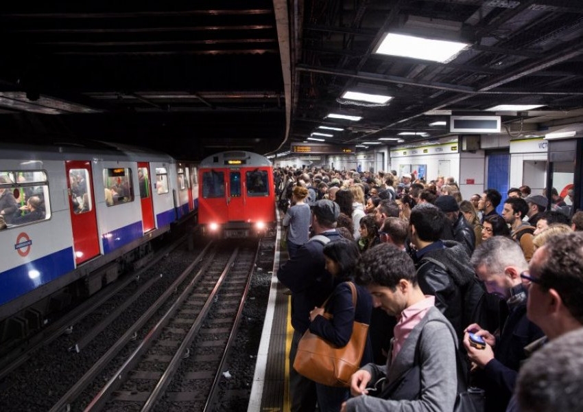 Този трик не е за изпускане: Как да пътуваме в метрото в Лондон безплатно (ВИДЕО)