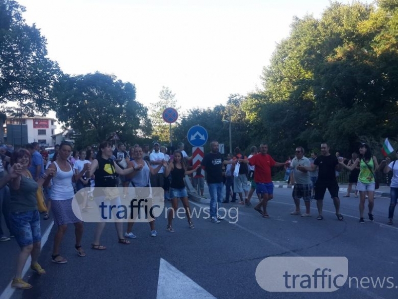 Жена припадна на протеста в Асеновград 