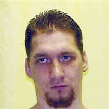 Изверг, изнасилил и убил малко момиче, плака и се моли преди екзекуцията си (СНИМКИ)