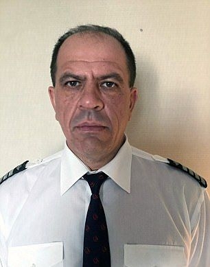 Ужас и геройство във въздуха! Огромен град заслепява пилот, той приземява натъпкан с хора самолет слепешката насред адската буря в Истанбул (СНИМКИ/ВИДЕО)