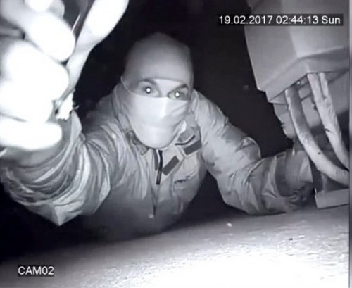 Крадец обра сергия в Несебър, задигна сувенири за 5 бона, но това не му стигна и...