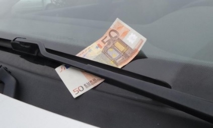 Внимание, видите ли банкнота на стъклото на колата си НЕ посягайте към нея, а веднага...