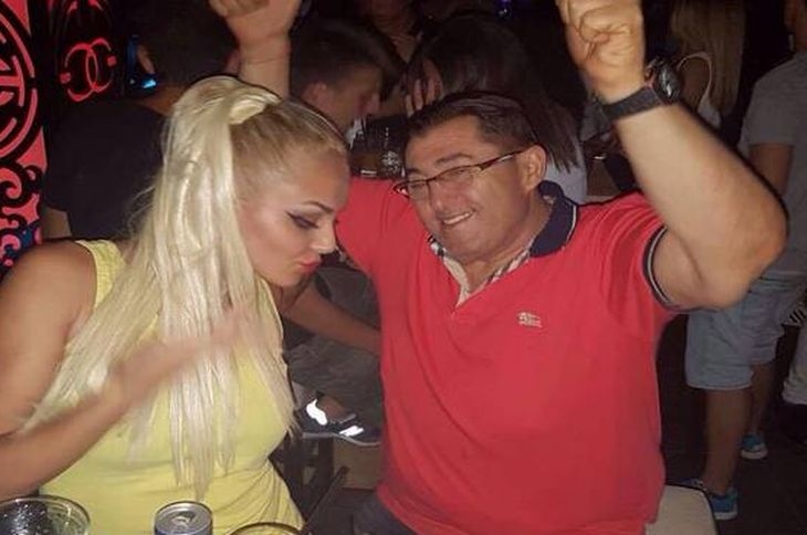 Митьо Пищова излезе от болница и веднага почна да купонясва като за последно със засукани мадами на Слънчака (СНИМКИ)